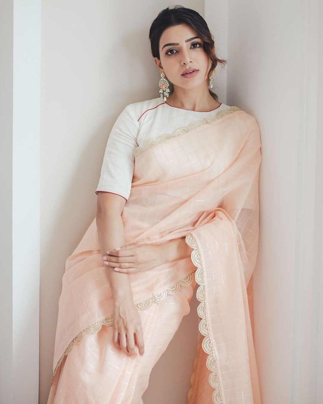 Samantha Akkineni's Diwali look in pastel saree