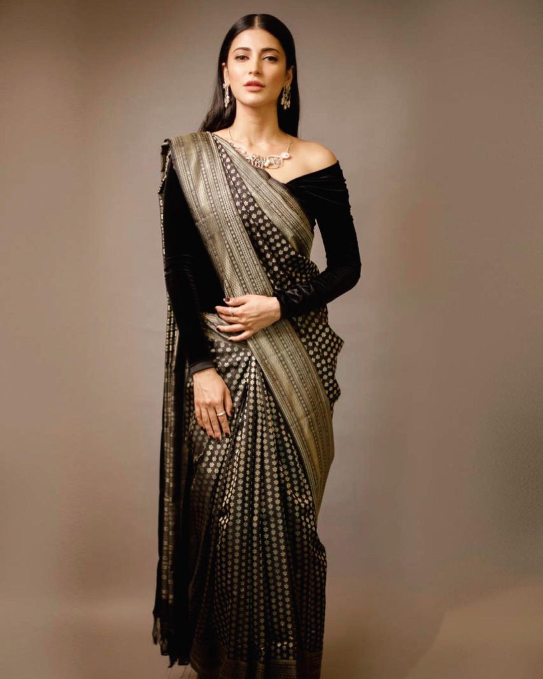 Shrithi hassan's Diwali look in black silk saree