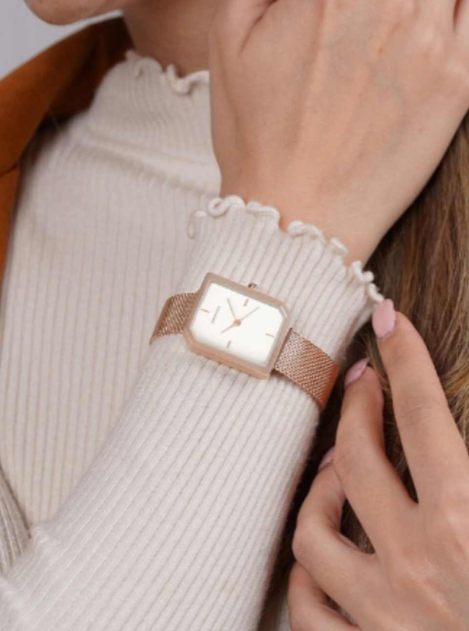 mesh-strapped-rose-gold-watch